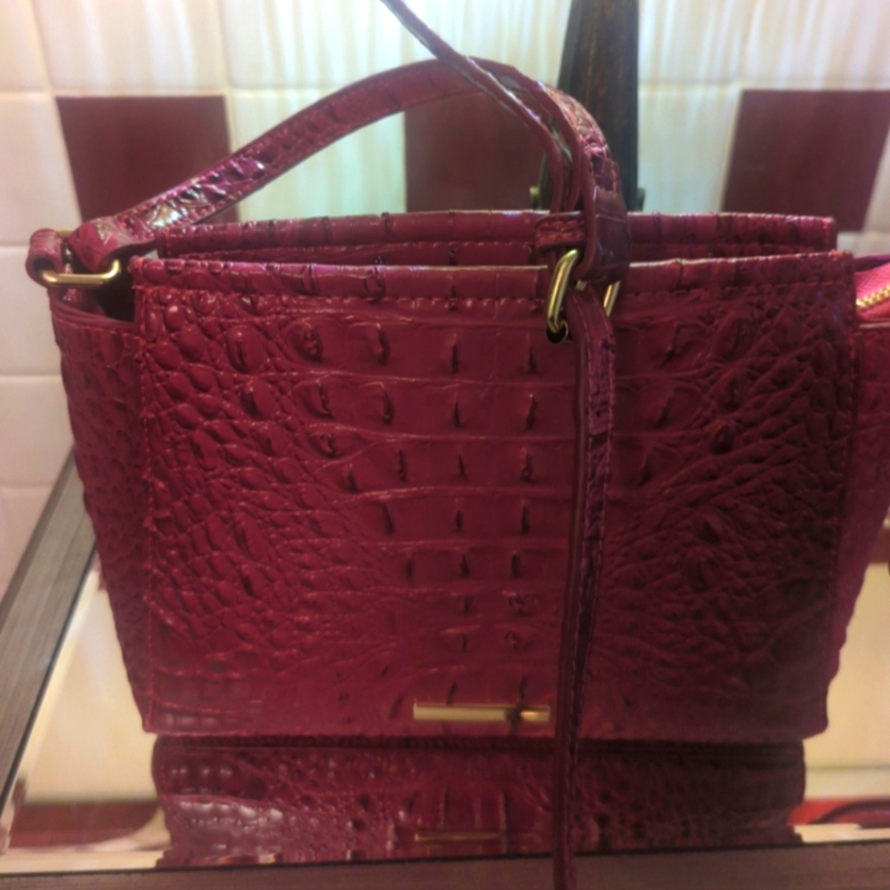 Raspberry pink crossbody crocodile crossbody bag